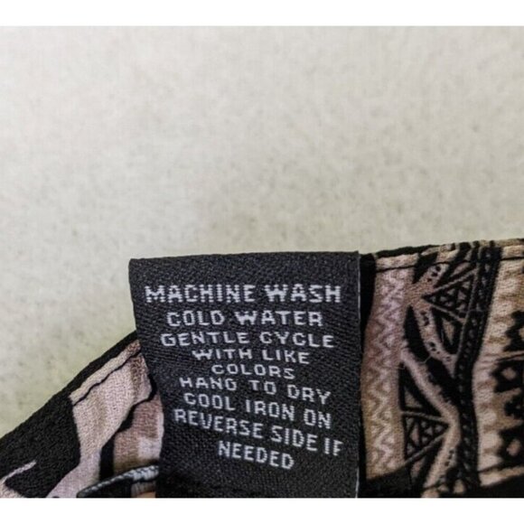 Justify Women's Top Size Small Black & Beige Elephant Print Tunic Tribal - Picture 8 of 11